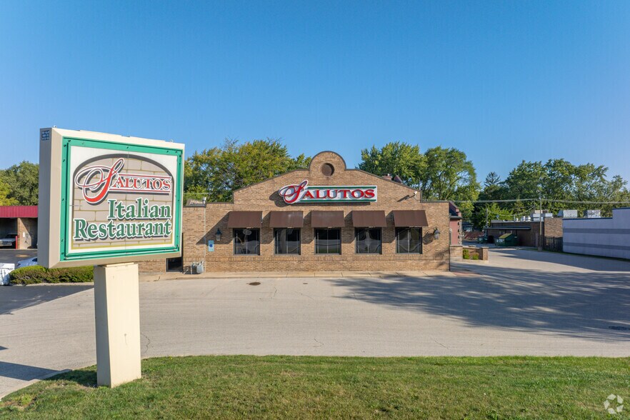 More Photos Of 7680 Grand Ave, Gurnee Restaurant For Sale