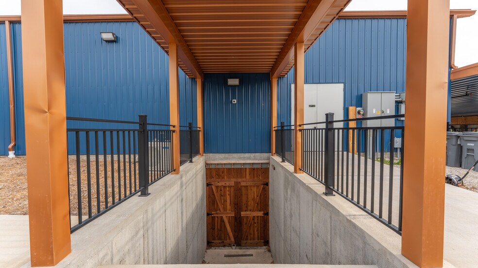 More Photos Of 100 Grand Vintners Lane, Lake Ozark Specialty For Sale