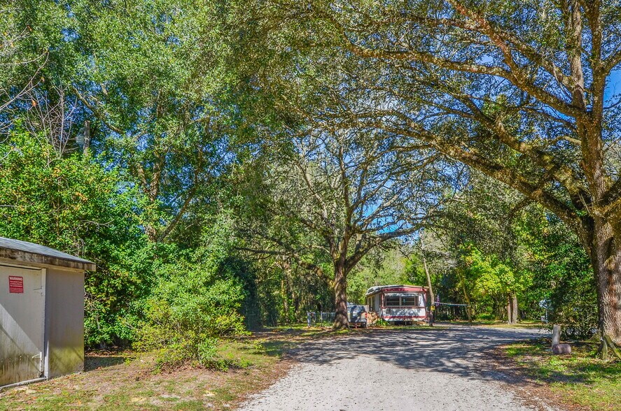 More Photos Of 20303 Old Somerset Acres Ln, Spring Hill Manufactured Housing Mobile Home Park For Sale