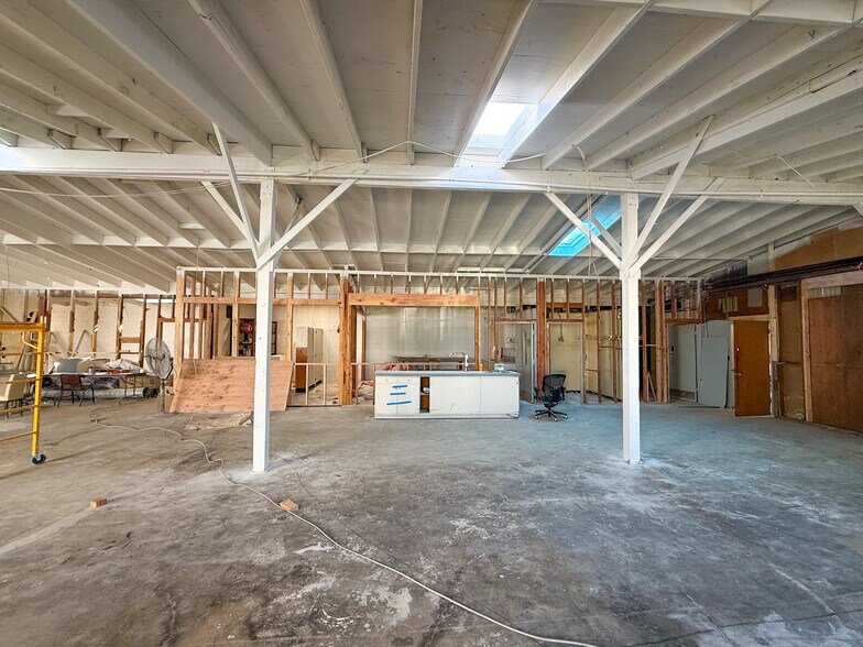 More Photos Of 1984 Placentia Ave, Costa Mesa General Retail For Sale