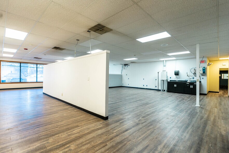 More Photos Of 11813 W 77th St, Lenexa Office For Sale