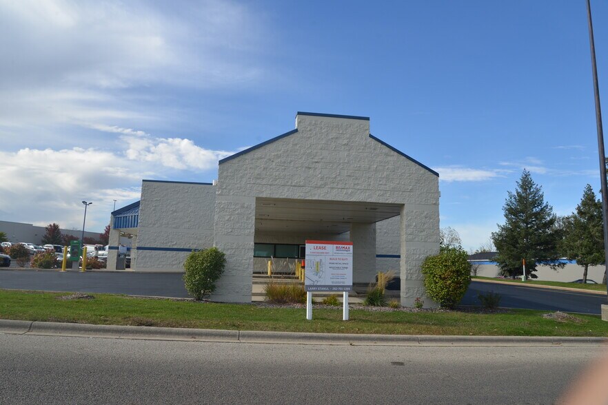 More Photos Of 827 N Rochester St, Mukwonago Unknown For Sale