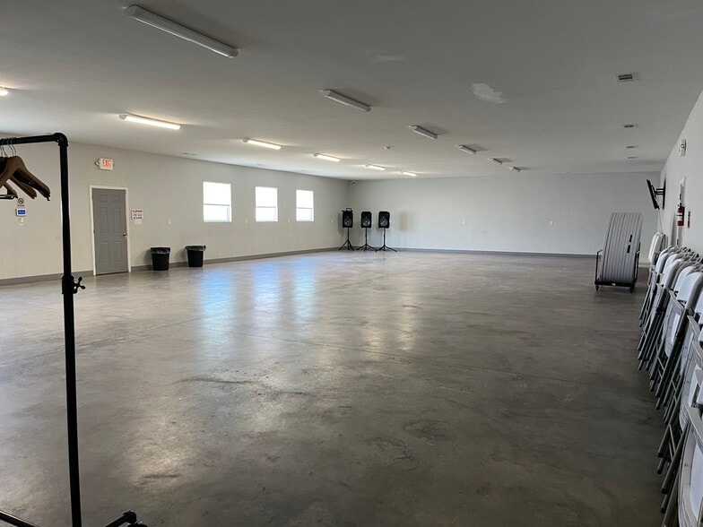 More Photos Of 139 S Jackson St, Hawkinsville Sports And Entertainment For Sale