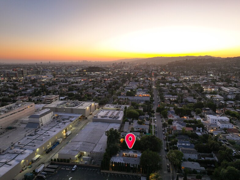 More Photos Of 4208 Russell Ave, Los Angeles Apartments For Sale