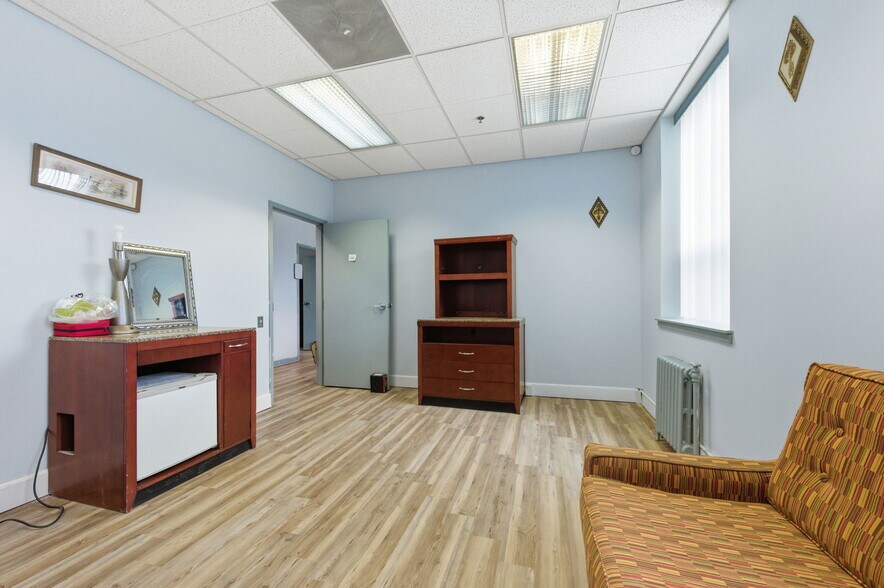 More Photos Of 910 Gilpin Ave, Wilmington Medical For Sale