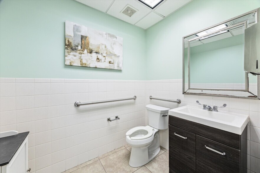 More Photos Of 360 E Medical Center Blvd, Webster Medical For Sale