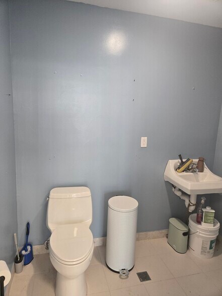 More Photos Of 217 Main St, Staten Island Storefront Retail Residential For Lease