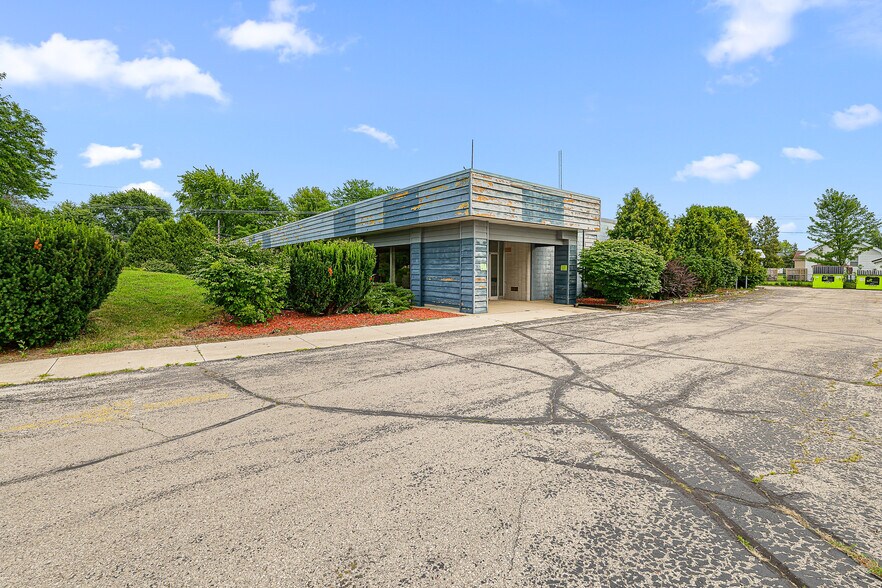 Primary Photo Of 254 Winnebago Dr, Fond Du Lac Office For Sale