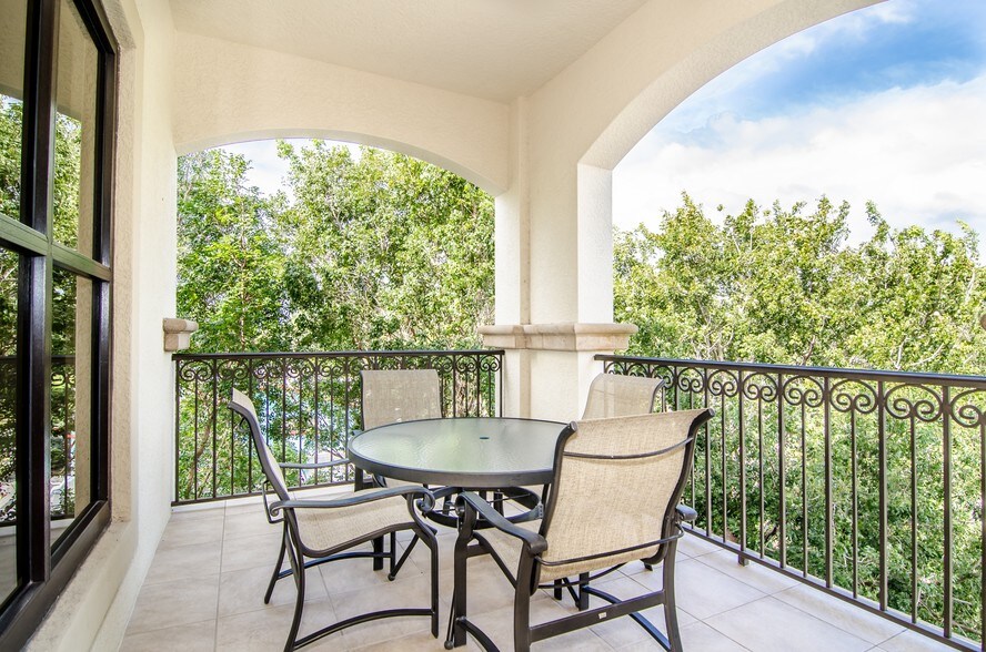 More Photos Of 862-868 102nd Ave N, Naples Office For Sale