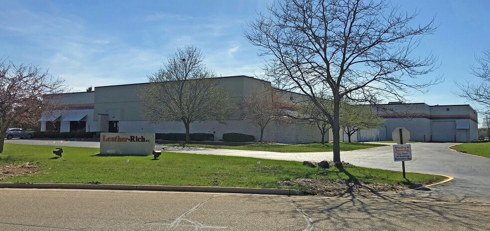 Primary Photo Of 1250 Corporate Center Dr, Oconomowoc Manufacturing For Sale