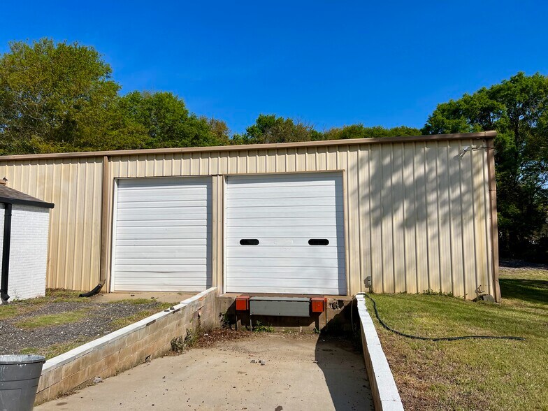 More Photos Of 329 E Shockley Ferry Rd, Anderson Light Distribution For Lease