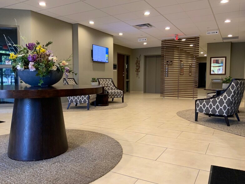 More Photos Of 24445 Northwestern Hwy, Southfield Office For Lease