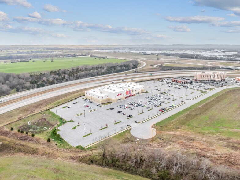 More Photos Of 2068 Crossings Cir, Spring Hill Movie Theatre For Sale