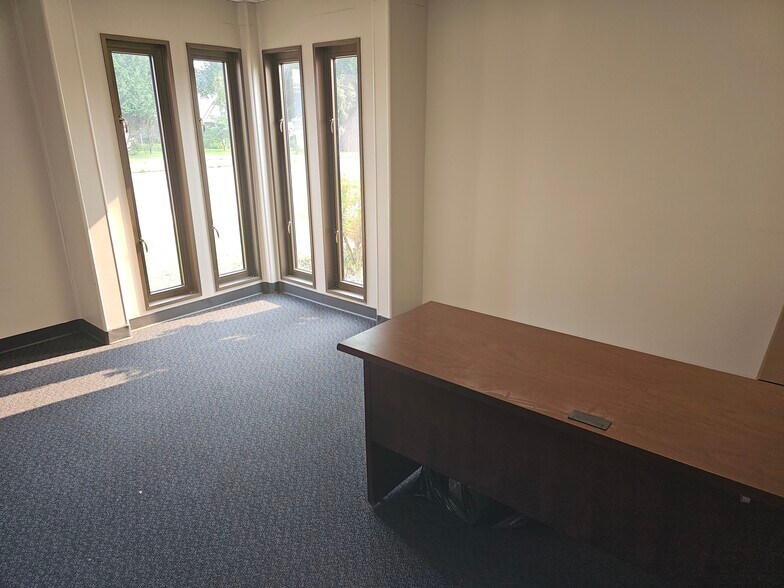 More Photos Of 97 S 4th St, Ishpeming Office For Lease