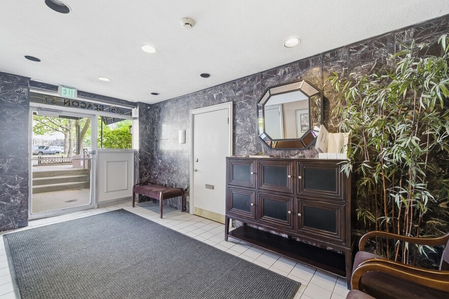 More Photos Of 1051 Beacon St, Brookline Medical For Sale