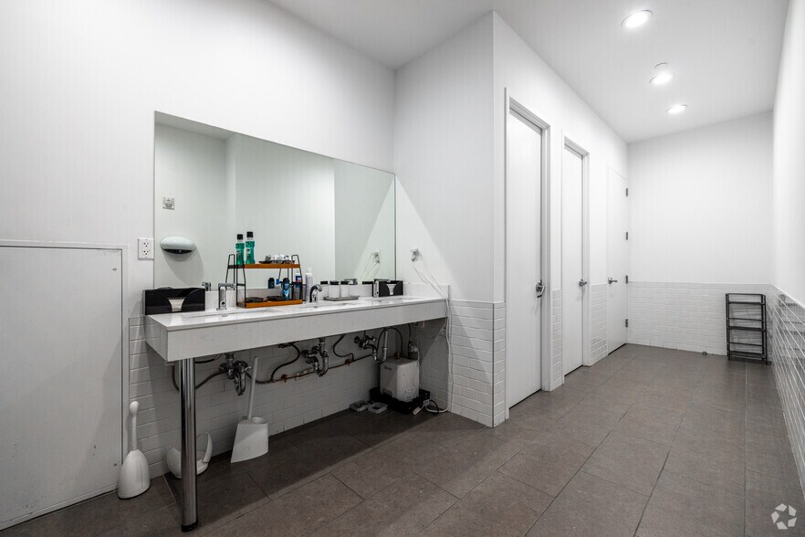 More Photos Of 156 Fifth Ave, New York Coworking Space