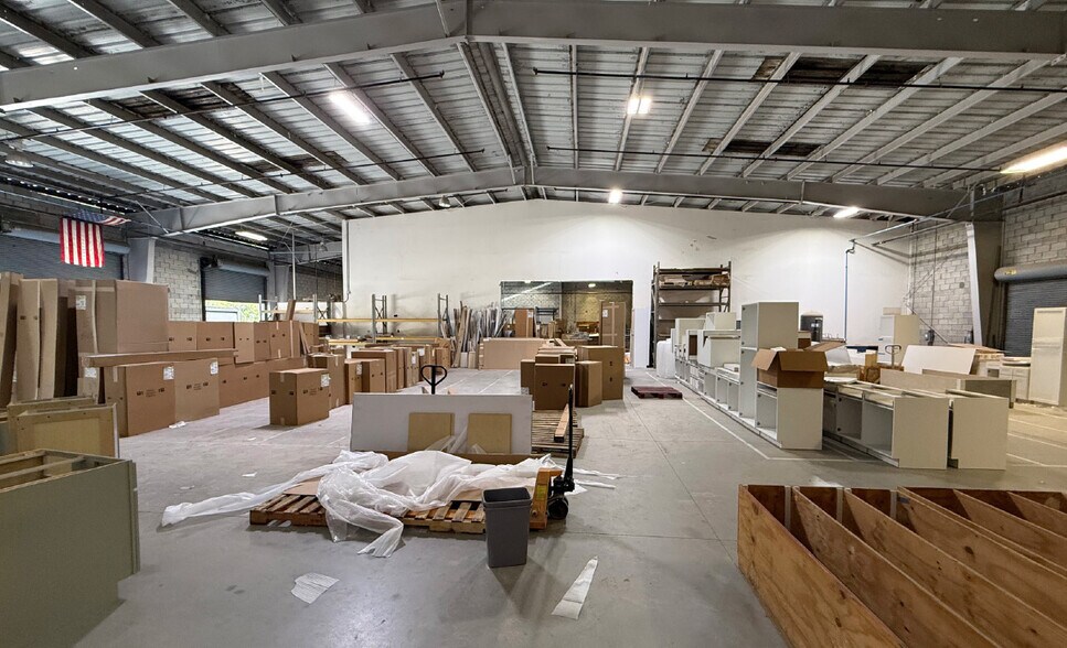 More Photos Of 740 NW Enterprise Dr, Port Saint Lucie Manufacturing For Lease