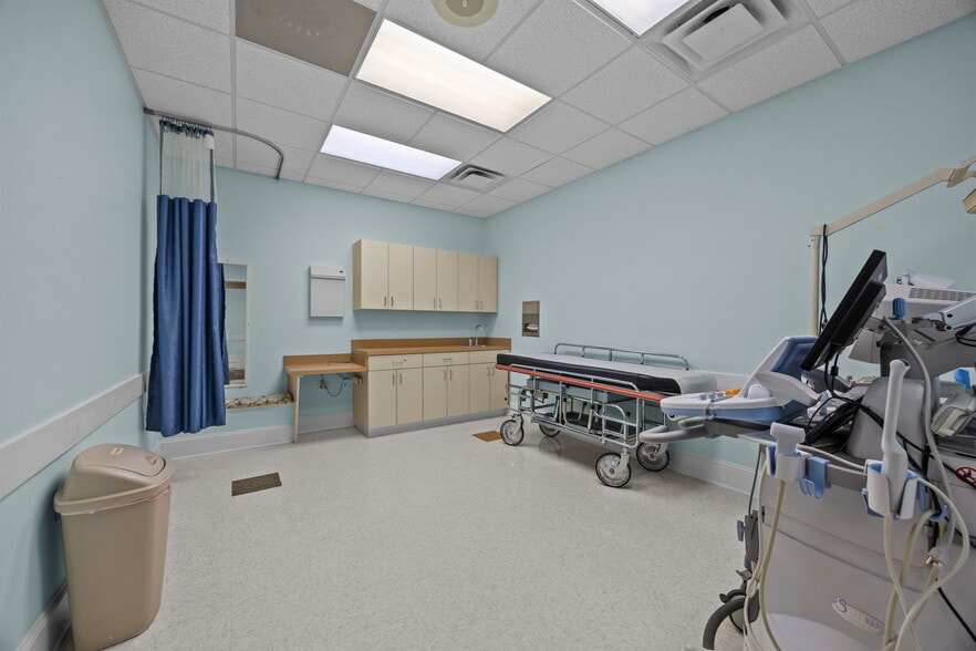 More Photos Of 2223 Hemby Ln, Greenville Medical For Sale