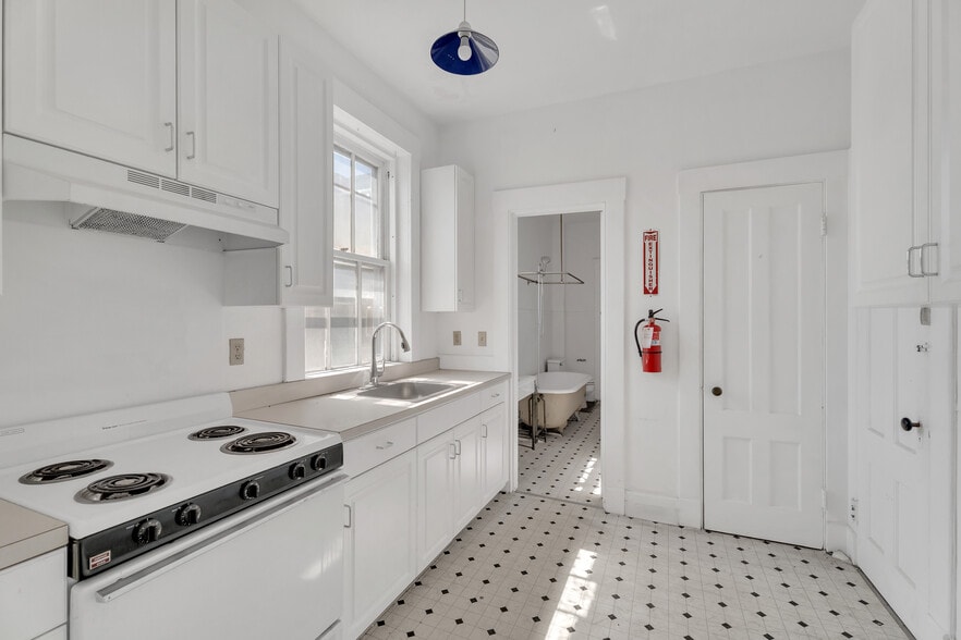 More Photos Of 51 Trumbull St, New Haven Office For Sale