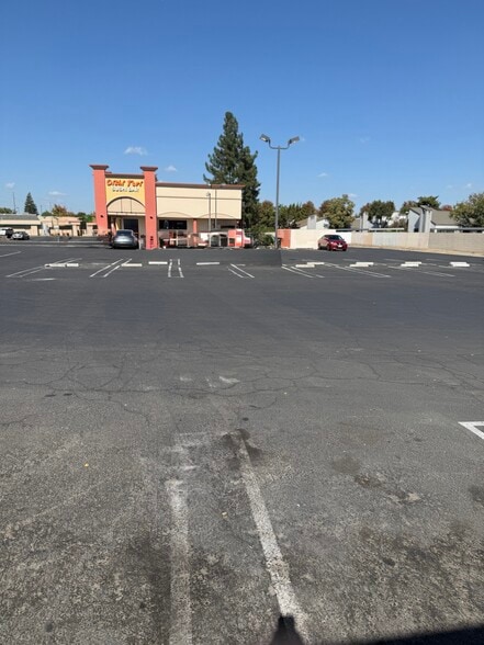 More Photos Of 2704 Coffee Rd, Modesto Freestanding For Lease