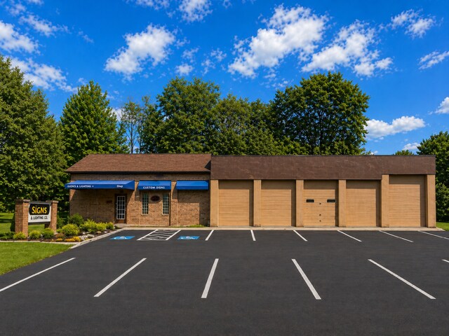More Photos Of 818 S Arch Ave, Alliance Freestanding For Sale