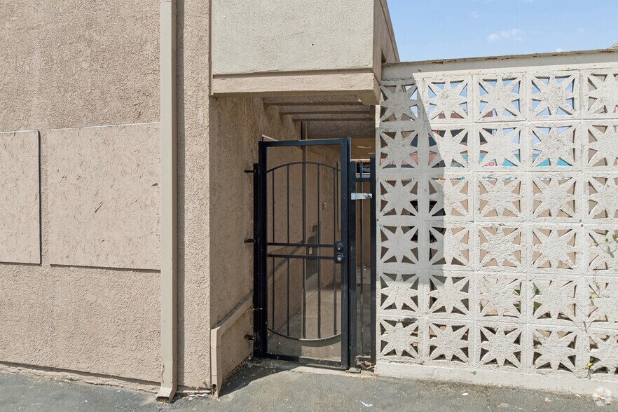 More Photos Of 13822 Beach Blvd, Westminster Office For Sale