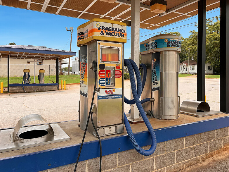 More Photos Of 1005 Reynolds Ave, Greenwood Specialty For Sale