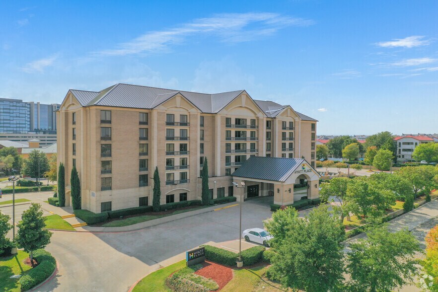 Primary Photo Of 5455 Green Park Dr, Irving Hotel For Sale