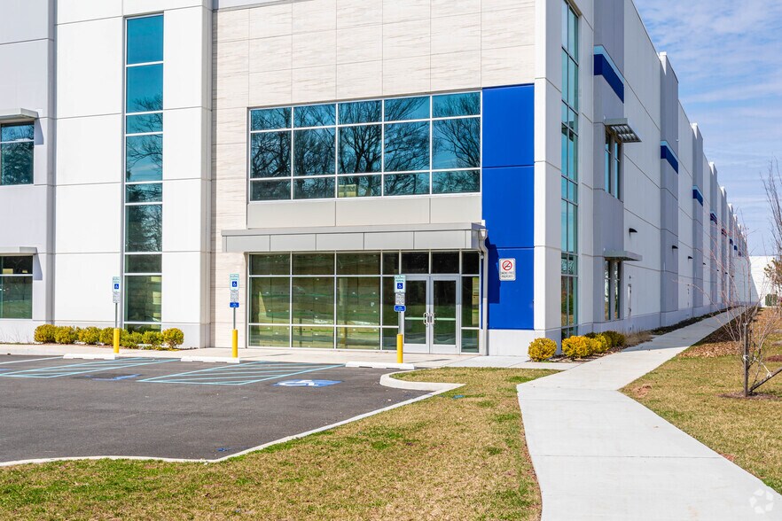 More Photos Of 17 Schoolhouse Rd, Somerset Distribution For Lease