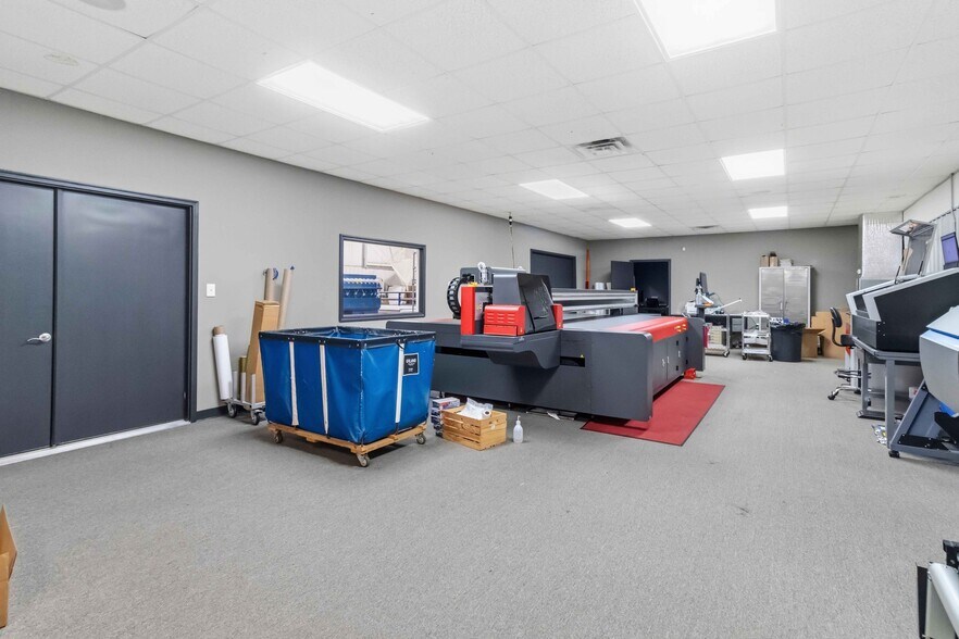 More Photos Of 2136 Hilton Dr, Gainesville Distribution For Lease