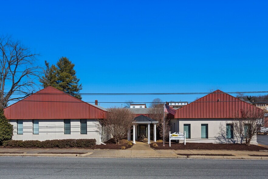 More Photos Of 710 4th St, Shenandoah Warehouse For Sale