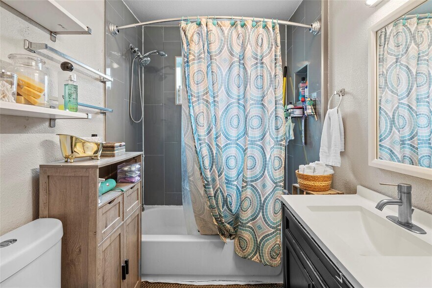 More Photos Of 4630 Woodside St, Houston Apartments For Sale