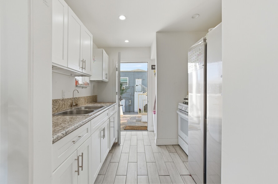 More Photos Of 8317 Whittier Blvd, Pico Rivera Storefront Retail Residential For Sale