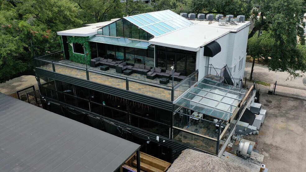 More Photos Of 1916 Baldwin St, Houston Bar For Sale