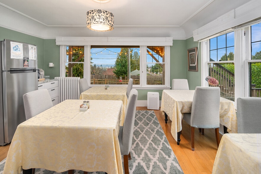 More Photos Of 131 E 12th St, Port Angeles Hotel For Sale