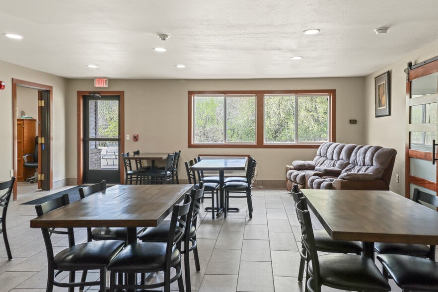 More Photos Of 726 S Lake Ave, Phillips Hotel For Sale