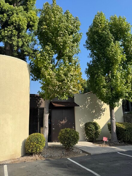 More Photos Of 1414 S Fair Oaks Ave, South Pasadena Loft Creative Space For Lease