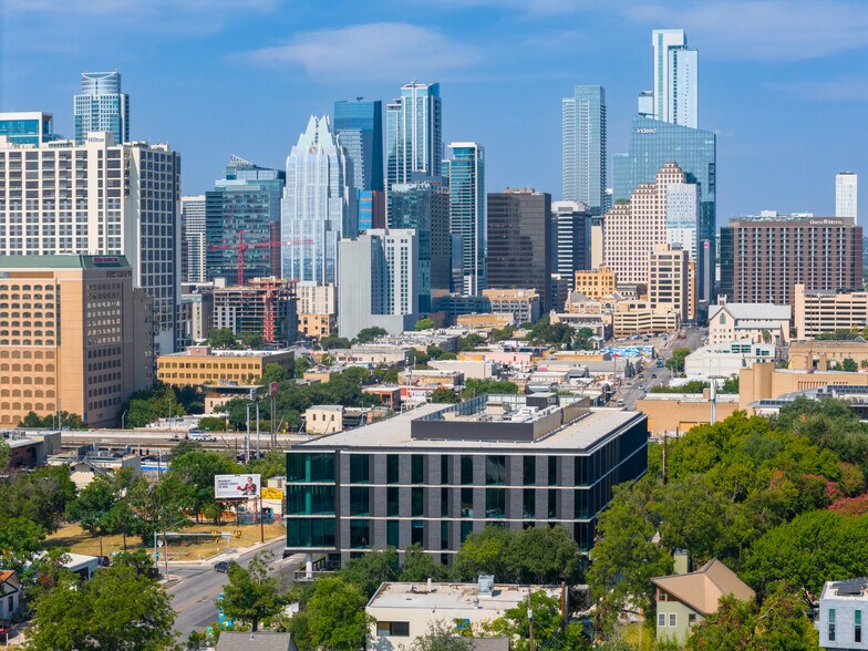 More Photos Of 924 E 7th St, Austin Office For Sale
