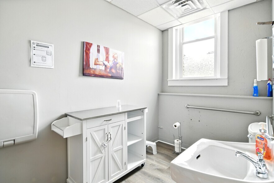 More Photos Of 42 Summer St, Pittsfield Medical For Sale