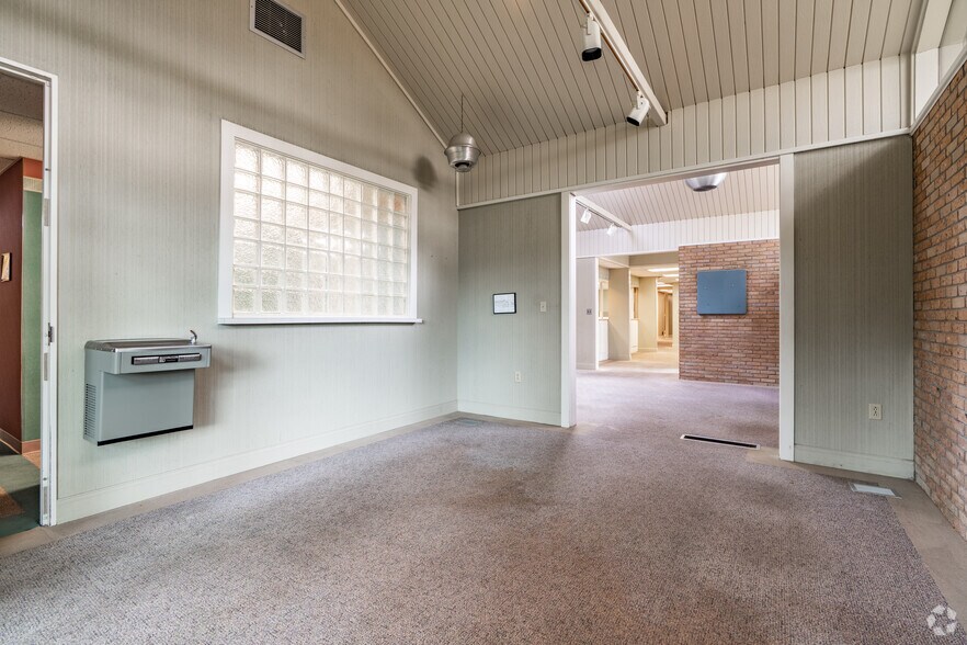 More Photos Of 1312 Bishop St, Union City Medical For Sale