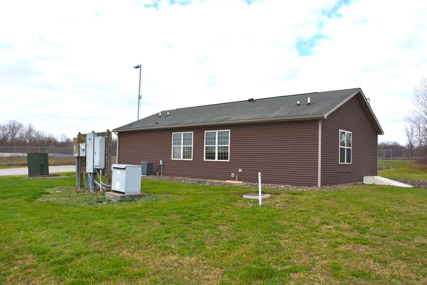 More Photos Of 105 McQuiston Dr, Jackson Center Industrial For Sale