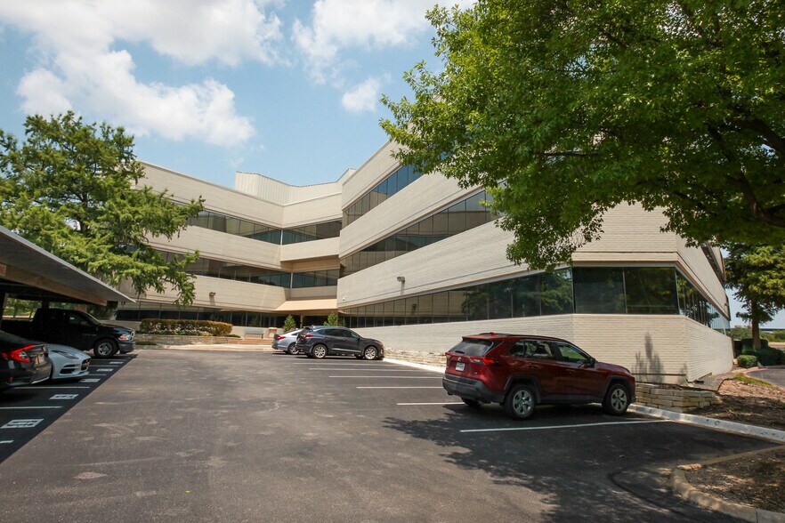 More Photos Of 2929 N Central Expy, Richardson Office For Lease