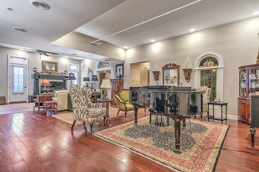 More Photos Of 220 Broad St, Kingsport Flex For Sale