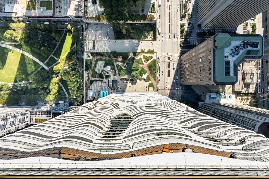 More Photos Of 225 N Columbus Dr, Chicago Multifamily For Sale