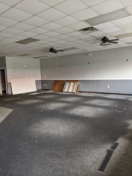 More Photos Of 1761 Goucher St, Johnstown Storefront For Sale