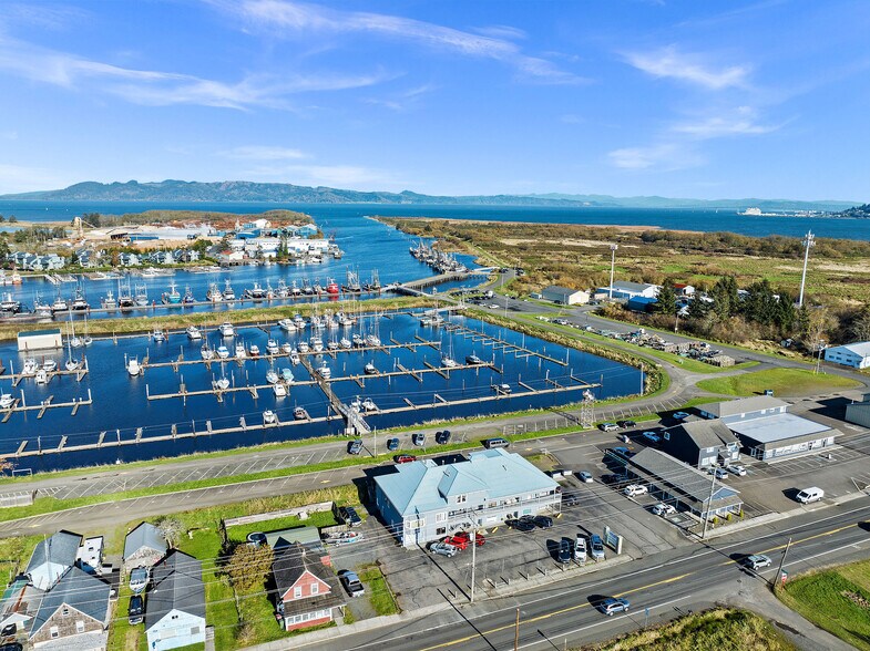 More Photos Of 679 E Harbor St, Warrenton Storefront Retail Residential For Lease