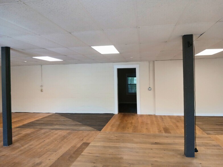 More Photos Of 3154-3156 US 70 Hwy, Black Mountain Office For Lease