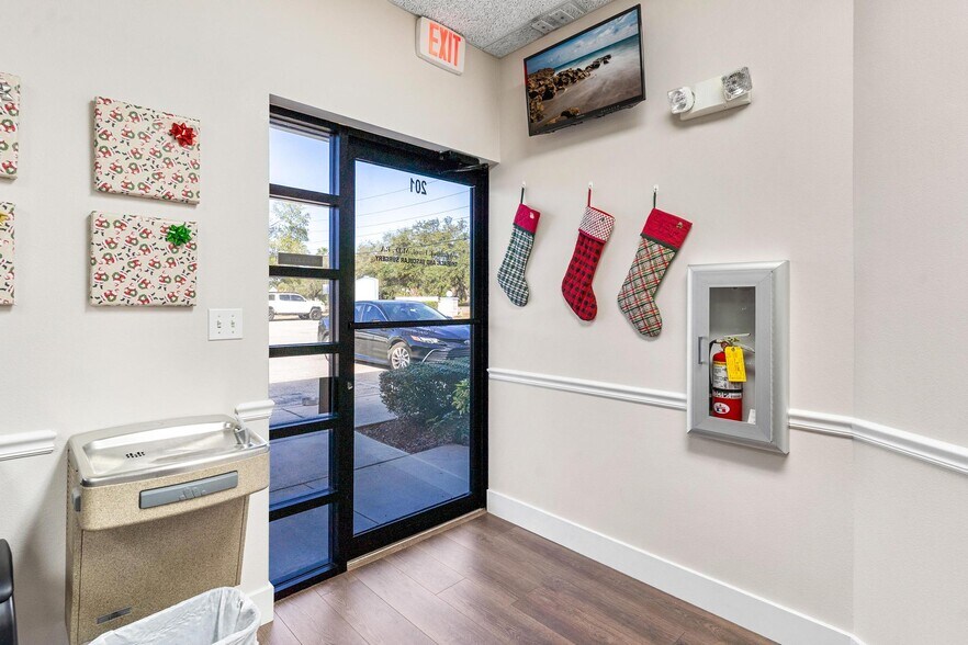 More Photos Of 920 ROLLING ACRES Rd, Lady Lake Medical For Sale