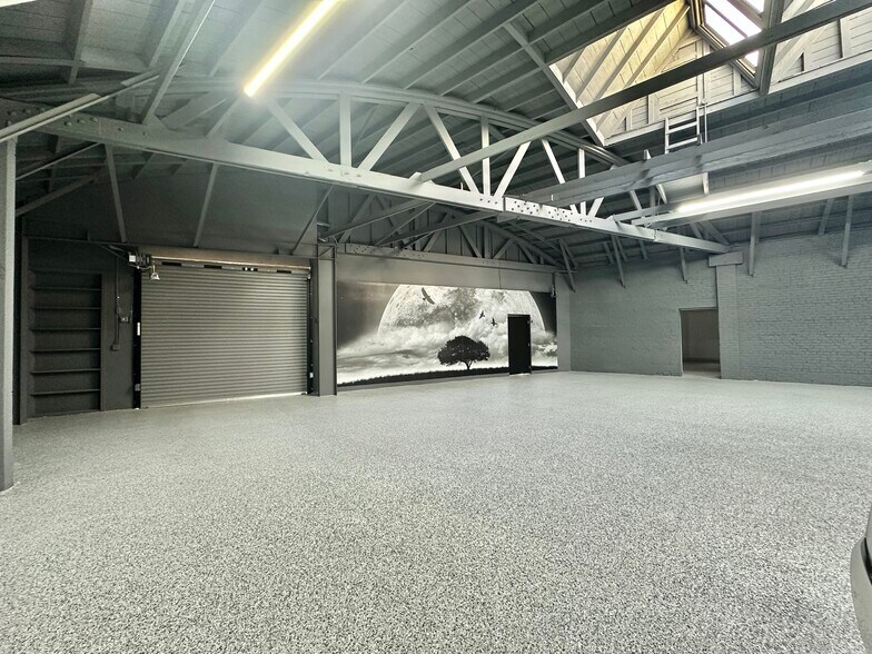 More Photos Of 527-525 W Windsor rd, Glendale Industrial For Sale