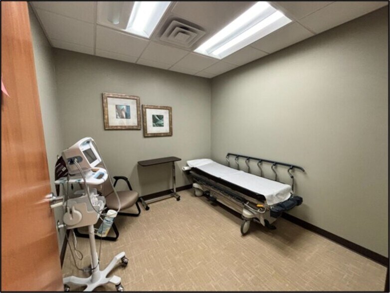 More Photos Of 105-107 Winston Dr, Marshall Medical For Sale